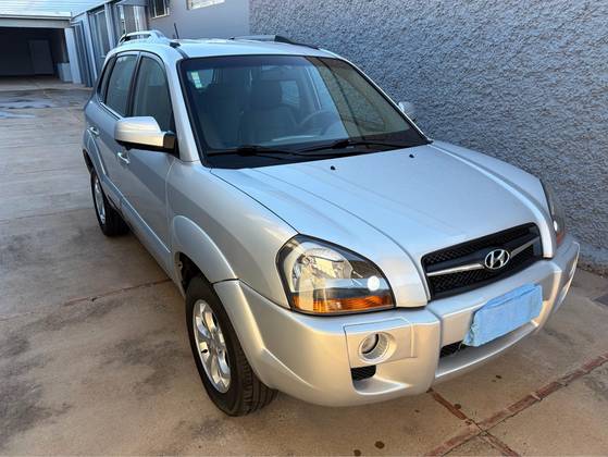 HYUNDAI TUCSON 2.0 MPFI GLS 16V 143CV 2WD FLEX 4P AUTOMÁTICO HYUNDAI TUCSON 2.0 MPFI GLS 16V 143CV 2WD FLEX 4P AUTOMÁTICO